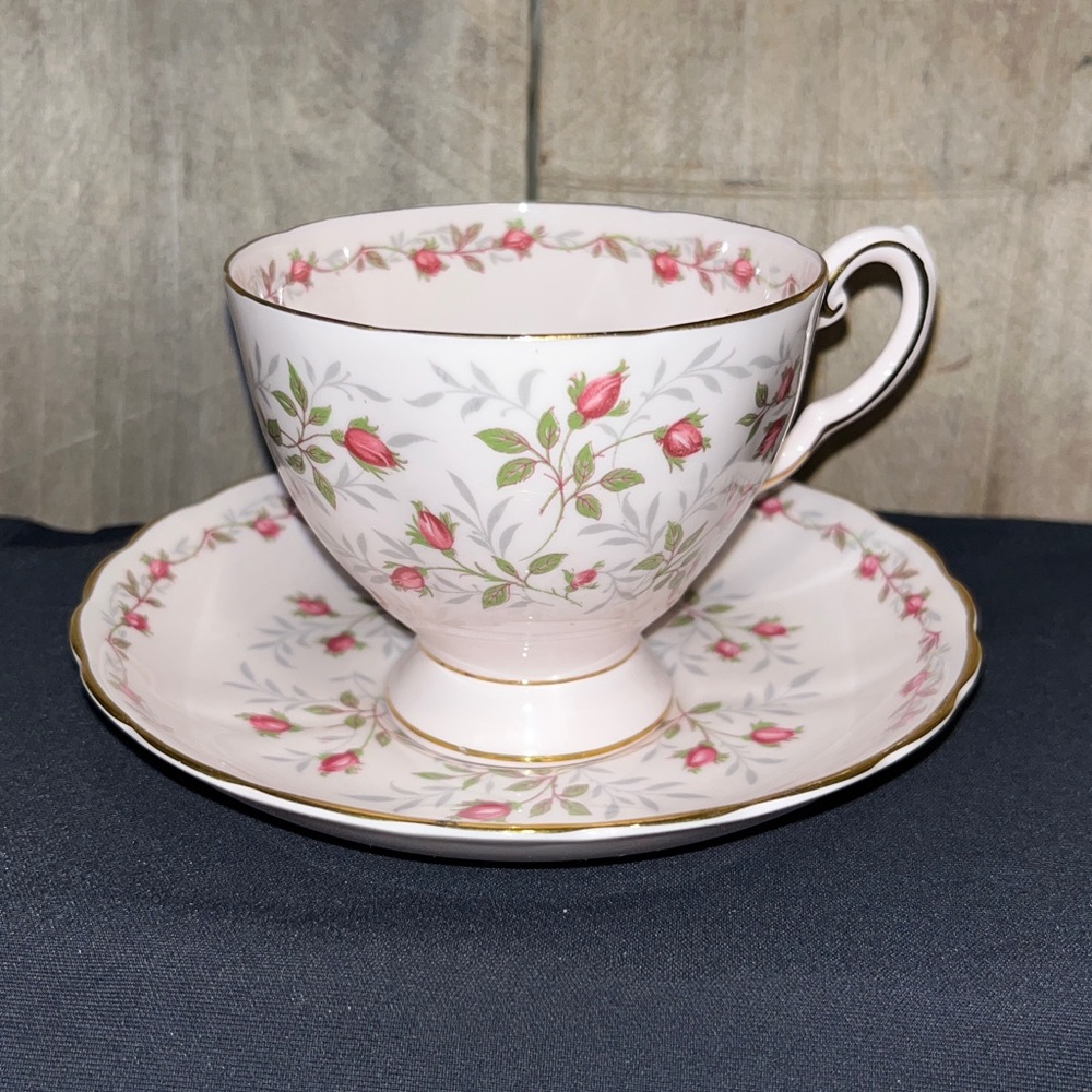 Vintage TUSCAN Fine English Bone China “CHARMAINE” Teacup Saucer Set EXCELLENT